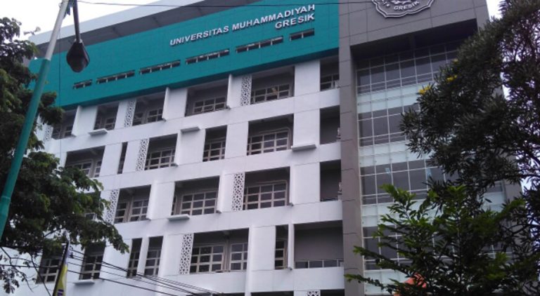 Bangunan Universitas Muhammadiyah Gresik dengan desain modern dan fasilitas lengkap