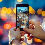 Fotografi smartphone dengan pencahayaan alami untuk hasil yang lebih tajam