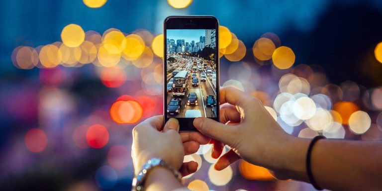 Fotografi smartphone dengan pencahayaan alami untuk hasil yang lebih tajam