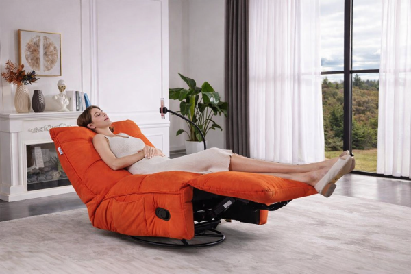 sofa recliner ergonomis dengan posisi rebah penuh yang justru dapat membuat tubuh cepat pegal saat digunakan lama