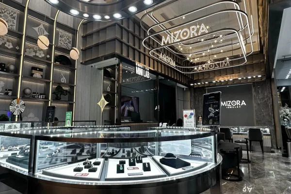 Interior mewah toko Mizora Jewelry dengan koleksi berlian premium