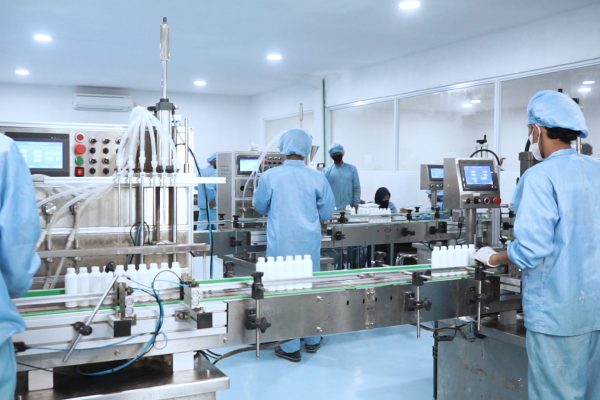 Proses produksi maklon kosmetik BPOM di pabrik bersertifikasi CPKB