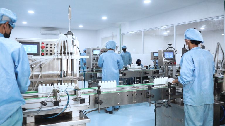 Proses produksi maklon kosmetik BPOM di pabrik bersertifikasi CPKB